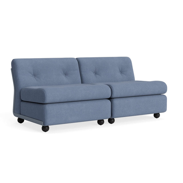 HAY Amanta 2-Sitzer Sofa, Gestell Frost Blue, Bezug Osumi 30
