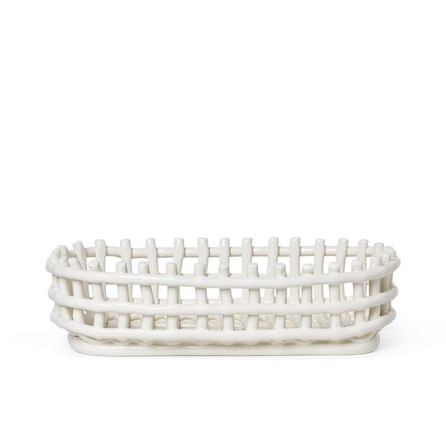 ferm LIVING Ceramic Basket Oval Off-white – Obstschale aus Keramik im Flechtdesign