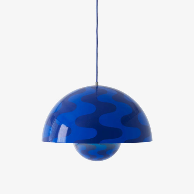 Flowerpot VP2 Pendelleuchte Cobalt Blue & Twilight Blue Pattern Ø 50 cm von &Tradition – große Hängelampe von Verner Panton