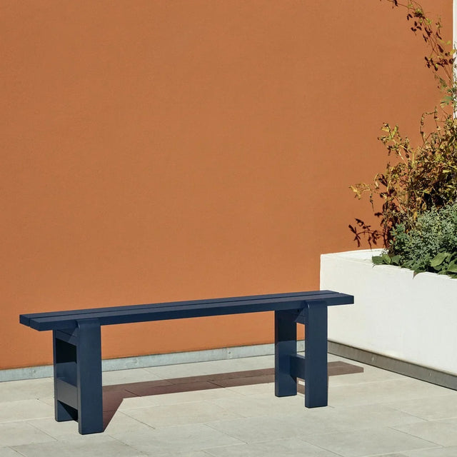 HAY Weekday Bench 140 cm Sitzbank in Stahlblau im Außenbereich