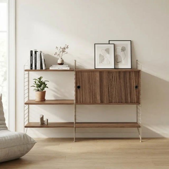 String Regalsystem Wohnzimmer Set Walnuss/Beigeim Wohnzimmer – 140 cm mit Schiebetür-Schrank – String Furniture
