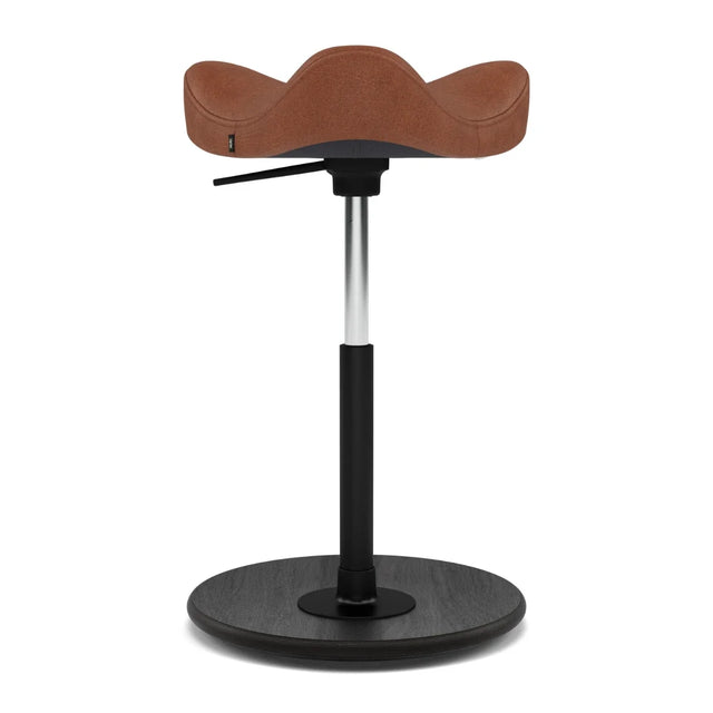 Varier Move Compact Sattelhocker, Holzbasis Schwarz, Bezug DUNES Rust 21002, Packshot