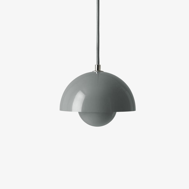 Flowerpot VP10 Pendelleuchte in Stone Blue von &Tradition – Verner Panton