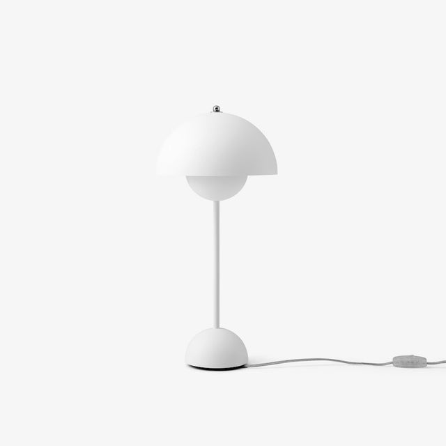 Flowerpot VP3 Tischleuchte in Matt White von &Tradition – Verner Panton