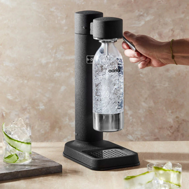 Wassersprudler Carbonator 3 Mattschwarz Starter - Kit - Aarke - DesignWe.Love