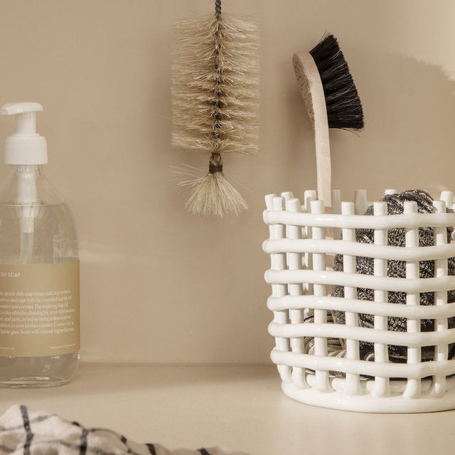 ferm LIVING Ceramic Basket Small Off-white in der Küche