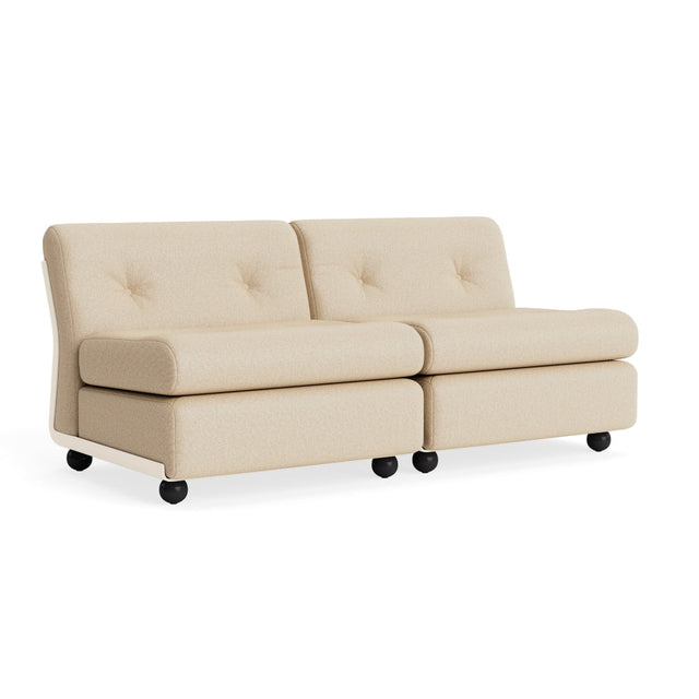HAY Amanta 2-Sitzer Sofa, Gestell Cream Beige, Bezug Hallingdal 220