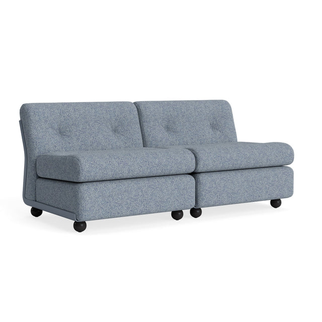 HAY Amanta 2-Sitzer Sofa, Gestell Frost Blue, Bezug Vanir 733