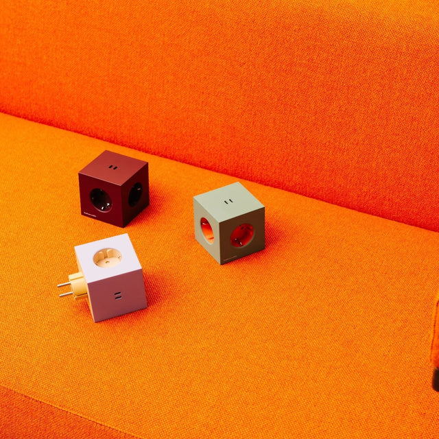 Avolt Square 2 Steckdosenwürfel ohne Kabel mit USB-C – Bauhaus-Archiv Edition