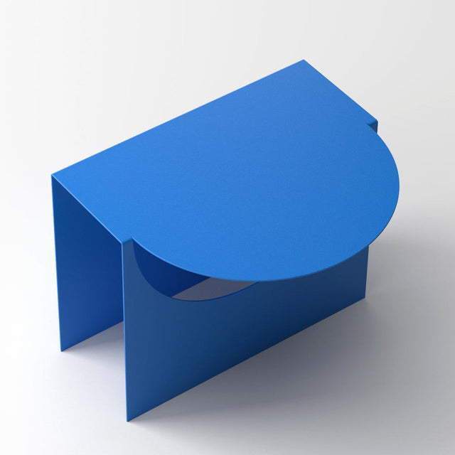 Aesthek Apartment Beistelltisch Blau am Sofa – made in Germany