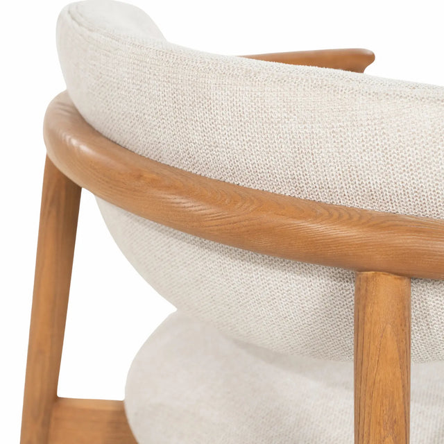 Esszimmerstuhl Roy Polsterstuhl Esche in Beige Dune von Eleonora Detail Rückenlehne