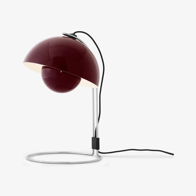 Flowerpot VP4 Tischleuchte Dark Plum Ø 23 cm von &Tradition – Nachttischlampe von Verner Panton