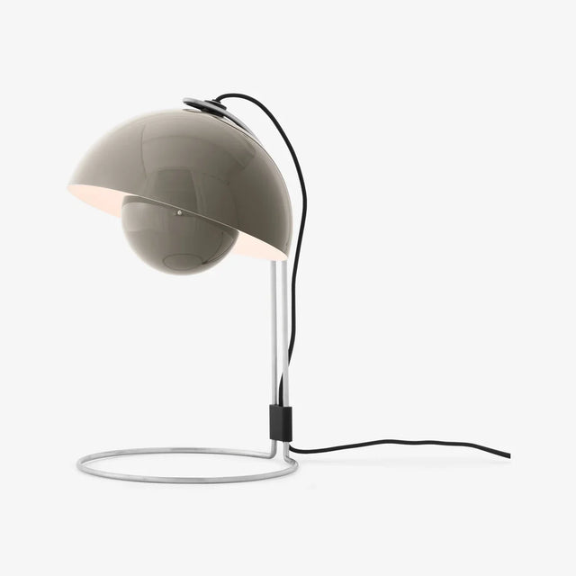 Flowerpot VP4 Tischleuchte Grey Beige Ø 23 cm von &Tradition – Nachttischlampe von Verner Panton
