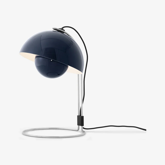 Flowerpot VP4 Tischleuchte Steel Blue Ø 23 cm von &Tradition – Nachttischlampe von Verner Panton