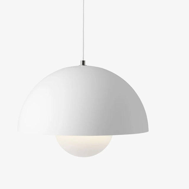 Flowerpot VP7 Pendelleuchte Matt White Ø 37 cm von &Tradition – Packshot