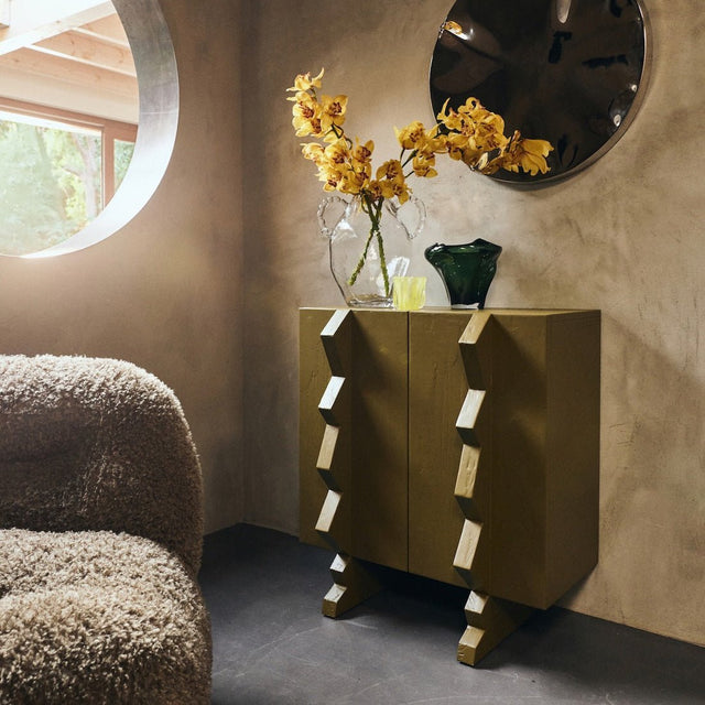 HKliving Sideboard Forma Olive Green im Wohnambiente – kleines Design Sideboard und Flurkommode aus Sungkai-Holz
