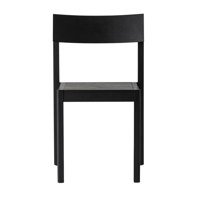 Mauro Dining Chair Esszimmerstuhl aus Eiche in Schwarz mit Holzsitz, Seitenansicht, von Audo - DesignWe.Love