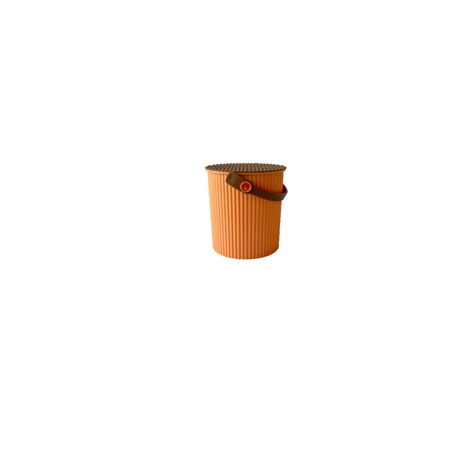 Hachiman Omnioutil Eimer Baby 0,7L in Apricot  – japanischer Designklassiker, BPA-frei, 100% recyceltes Polypropylen, mit Elastomer-Deckel