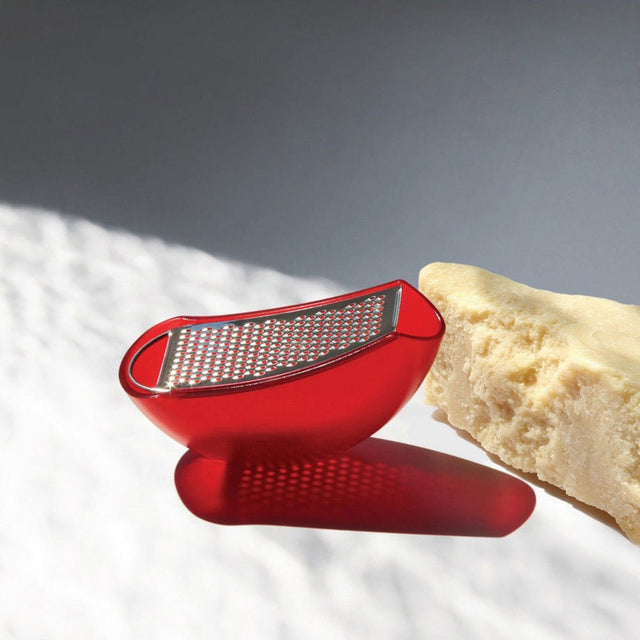 Alessi Parmenide Käsereibe mit Behälter Rot, Ansicht