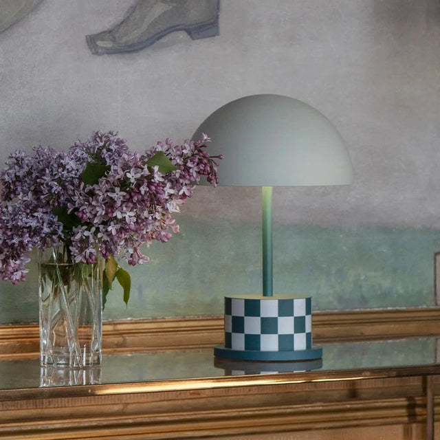 Printworks Riviera Lamp Checkers, kabellose Tischlampe auf Spiegelkonsole mit Flieder