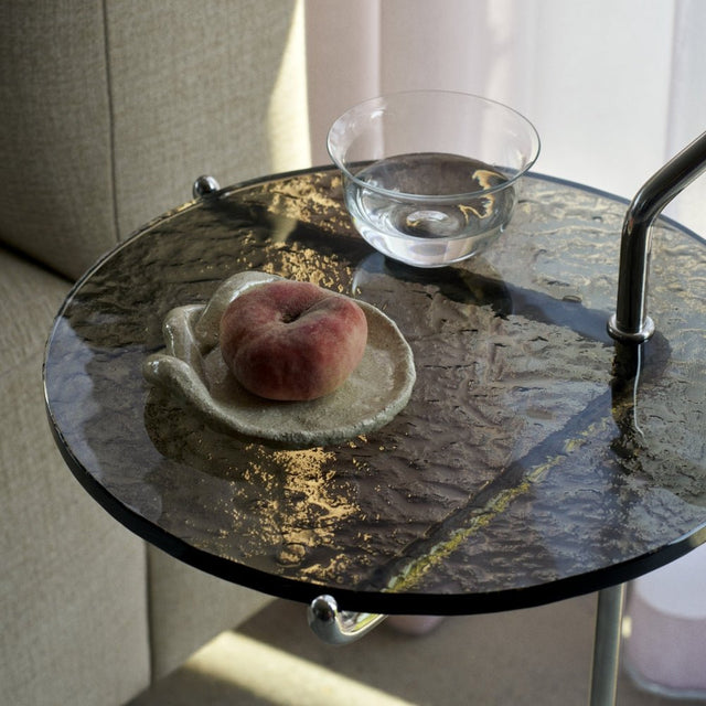 SH9 Halten Beistelltisch Edelstahl/Smoked Glass – &Tradition – DesignWe.Love