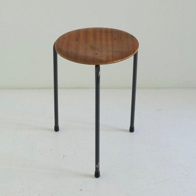 Vintage Hocker Dreibein - Bauhaus Stil - DesignWe.Love